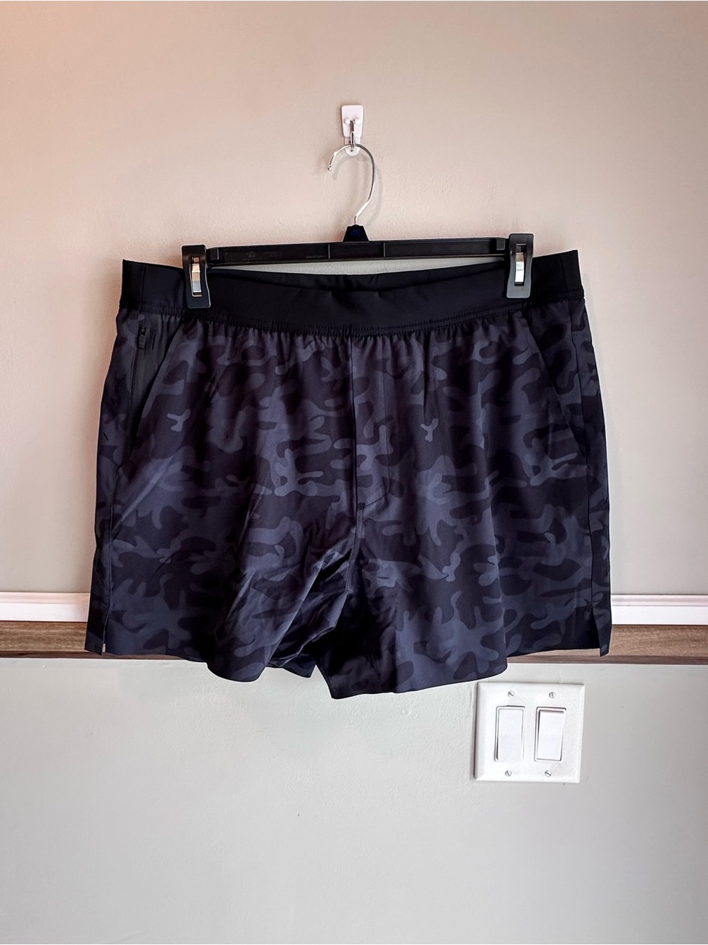 Ten Thousand Men's Interval 5” Shorts Lined Black Camo